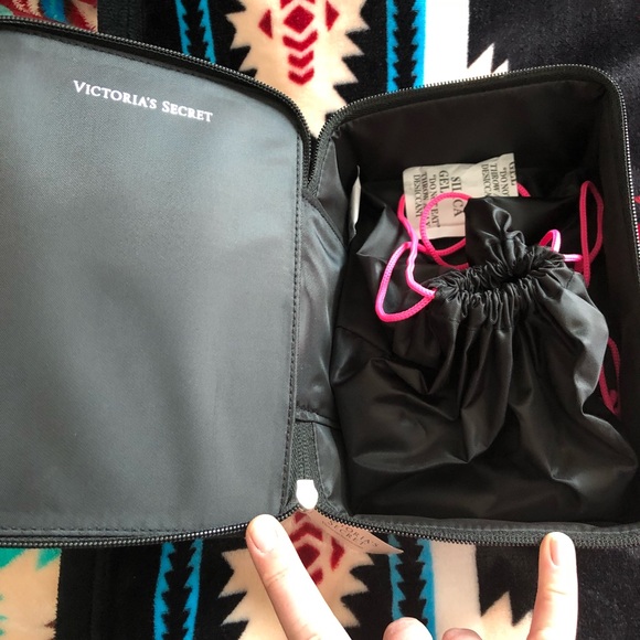 Cute little travel Box/bag - Picture 2 of 3